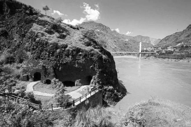 1935年红军巧渡金沙江的皎平渡，现已成为红色教育基地。.jpg