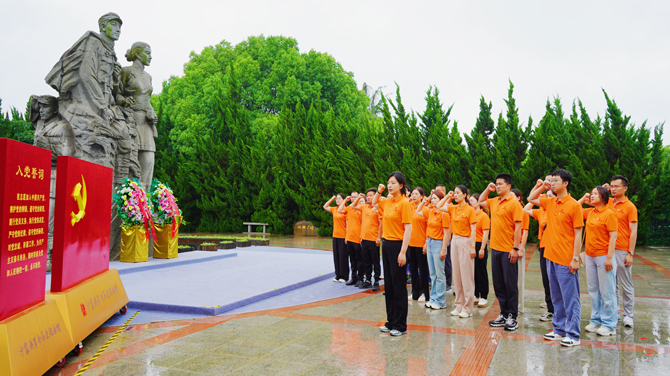 282-3 宜兴新能源党总支开展“廉洁润初心 铸魂担使命”主题党日活动，强化党性修养，筑牢思想防线，接受廉洁文化洗礼。图徐庆卿.jpg